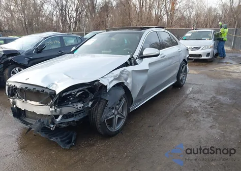 2015 Mercedes-Benz C 400 4Matic z USA, uszkodzony, nr VIN 55SWF6GB4FU003365